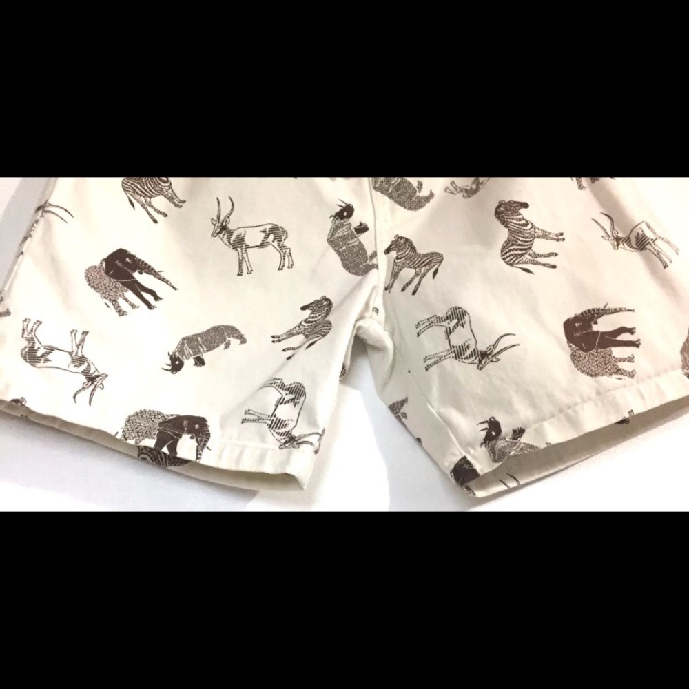 Mens Animal Print Shorts Off White Size Large - Picture 8 of 8